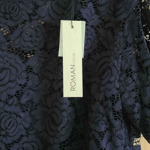 Dress with lace overlay - Picture 5 of 5